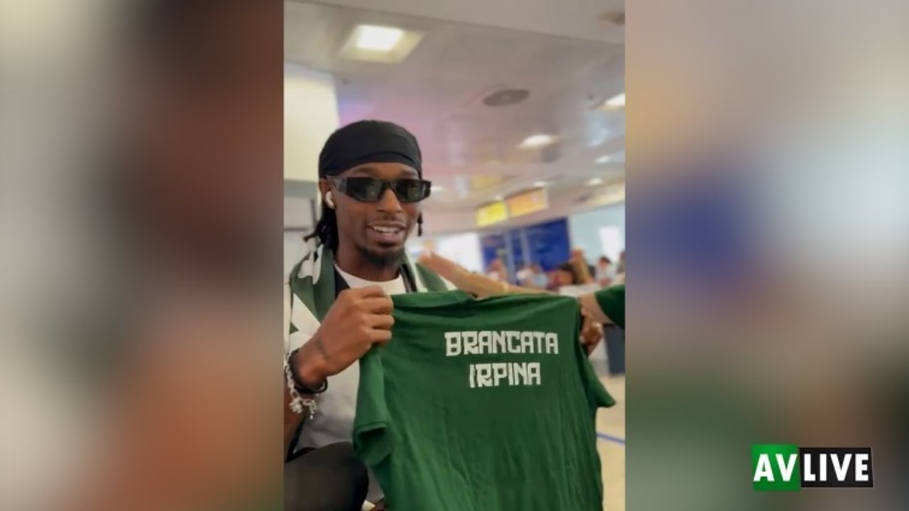 Avellino Basket, Chandler è atterrato a Capodichino: la calorosa accoglienza della Brancata irpina all'aeroporto