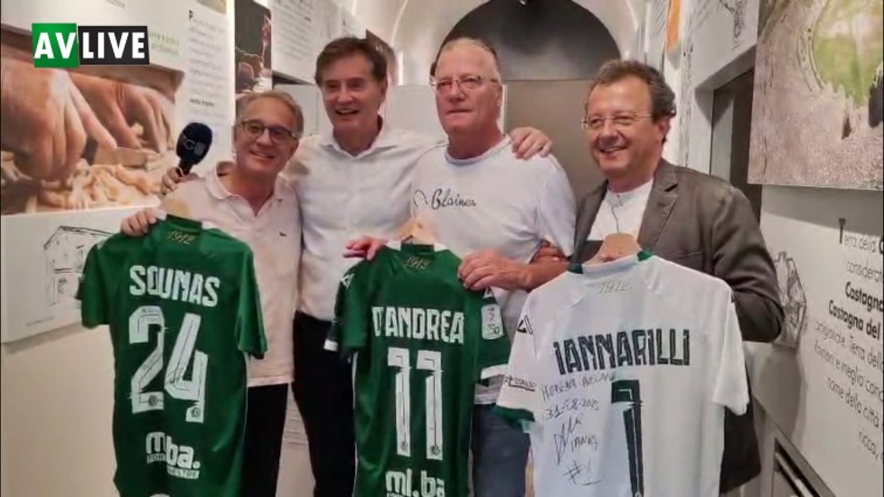 Donato un defibrillatore alla città di Avellino dall'Associazione "...per la storia"