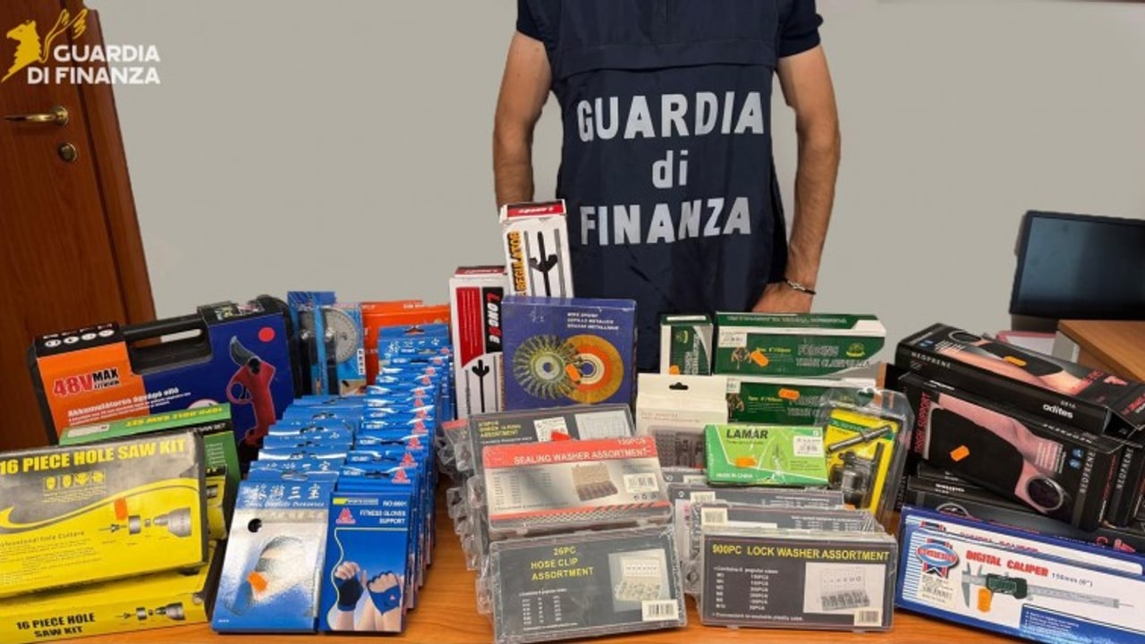 Solofra, la Guardia di Finanza sequestra 6.300 prodotti non conformi alla sicurezza