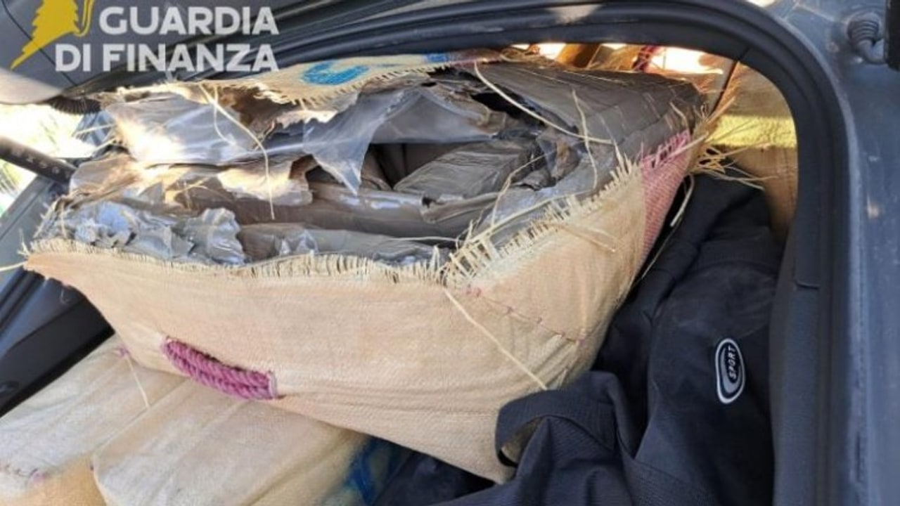 La Guardia di Finanza sequestra 300 chili di droga: arrestato 38enne a Santa Lucia di Serino