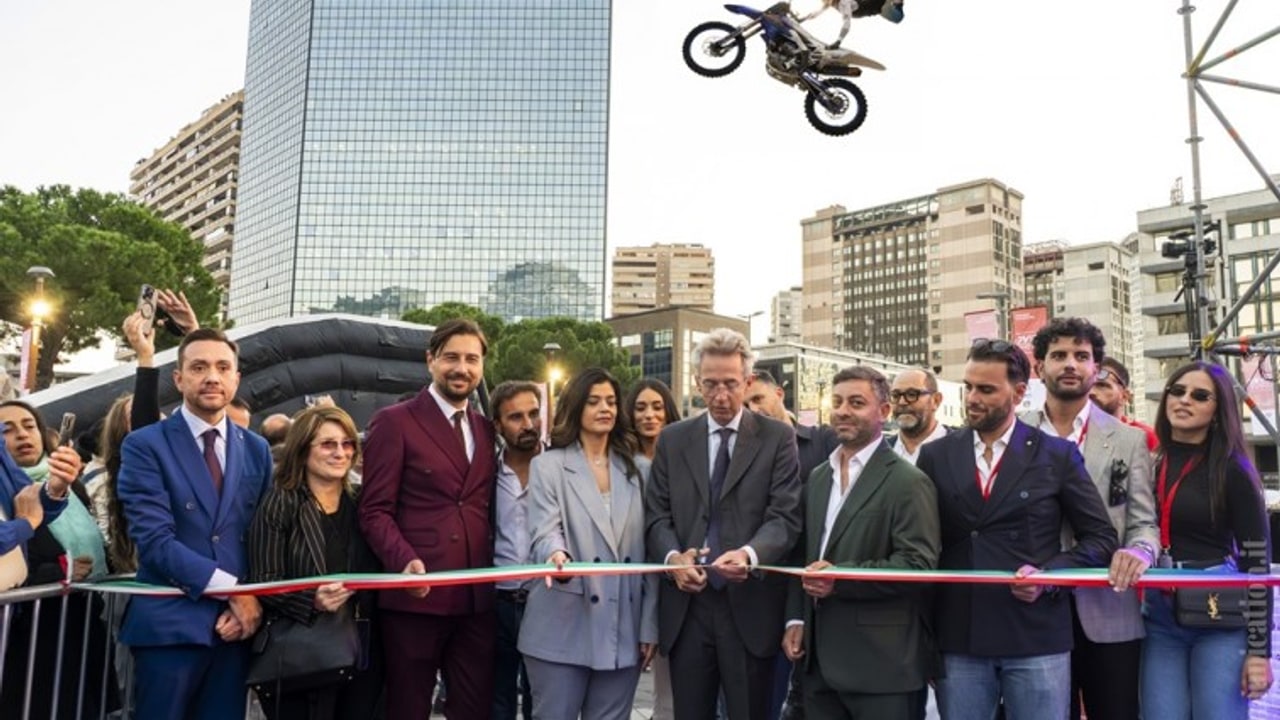 Napoli Overdrive Festival accende il Centro Direzionale In 5.000 tra motori, show, adrenalina e corsi di guida sicura
