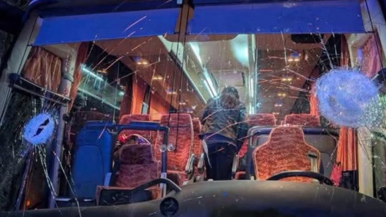 Assalto al pullman dei tifosi del Pistoia Basket, morto autista: si indaga per omicidio volontario