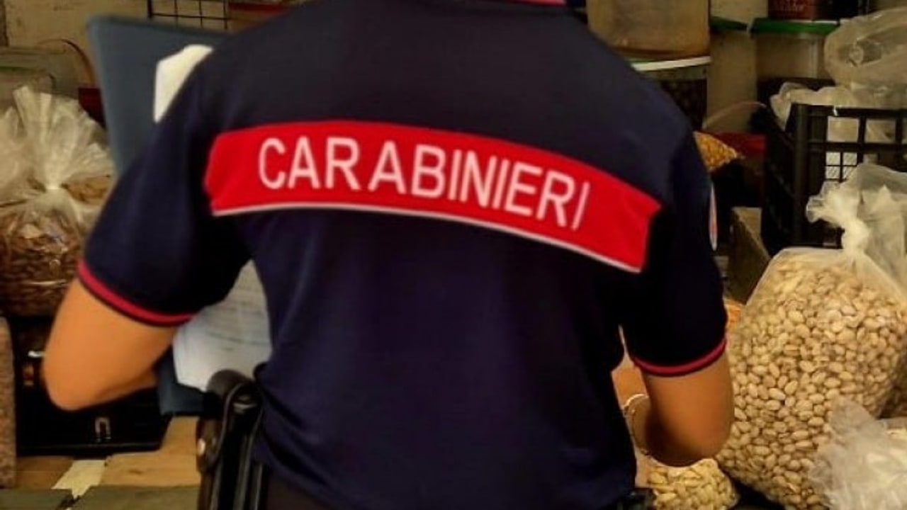 Mugnano del Cardinale, blitz dei Carabinieri Forestali in una pasticceria: scatta una denuncia