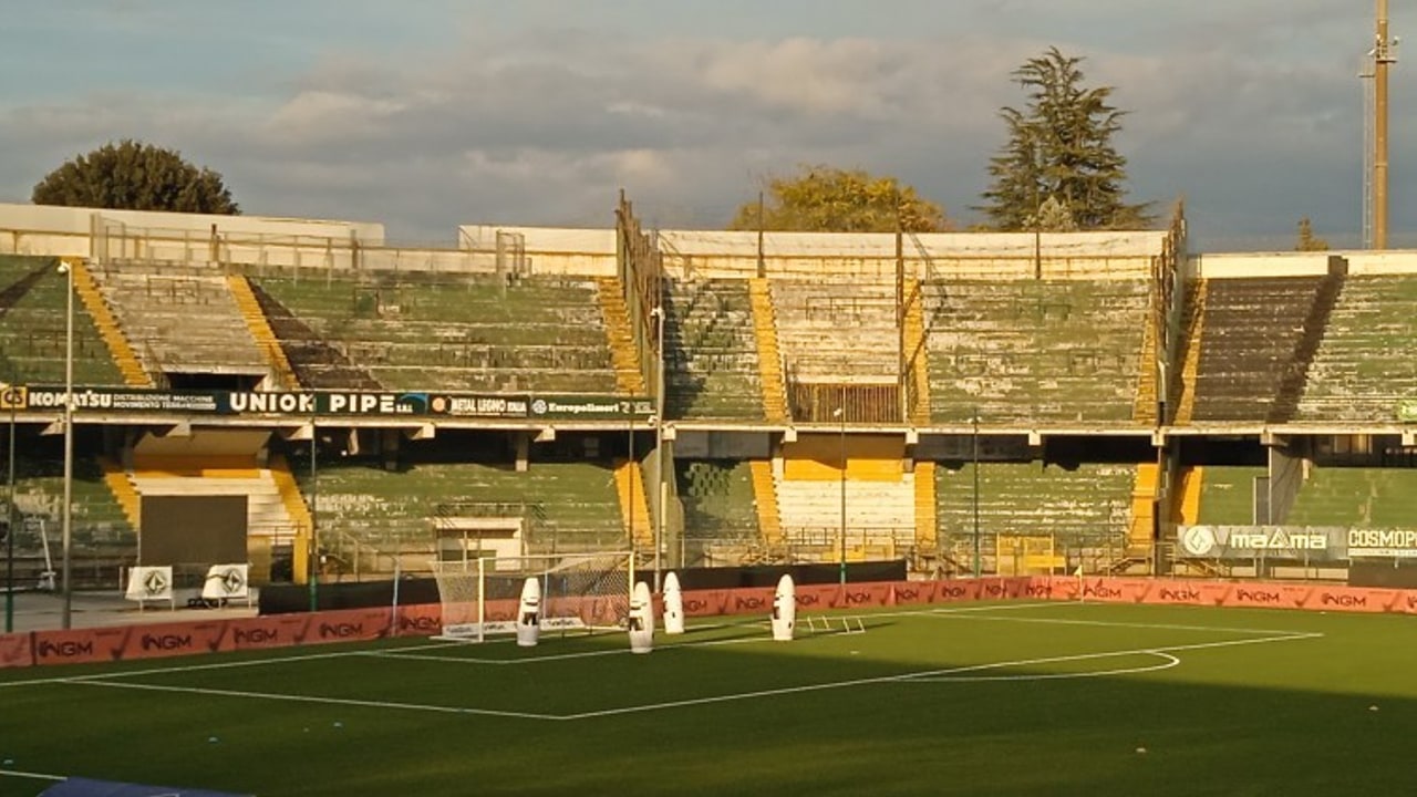 L'U.S. Avellino accoglie la richiesta della Curva Sud: biglietti del Settore Ospiti a 13 euro