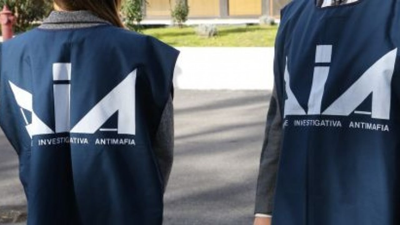 Operazione della Dia di Salerno, usura ed estorsione a 2 imprenditori conciari irpini: 16 arresti
