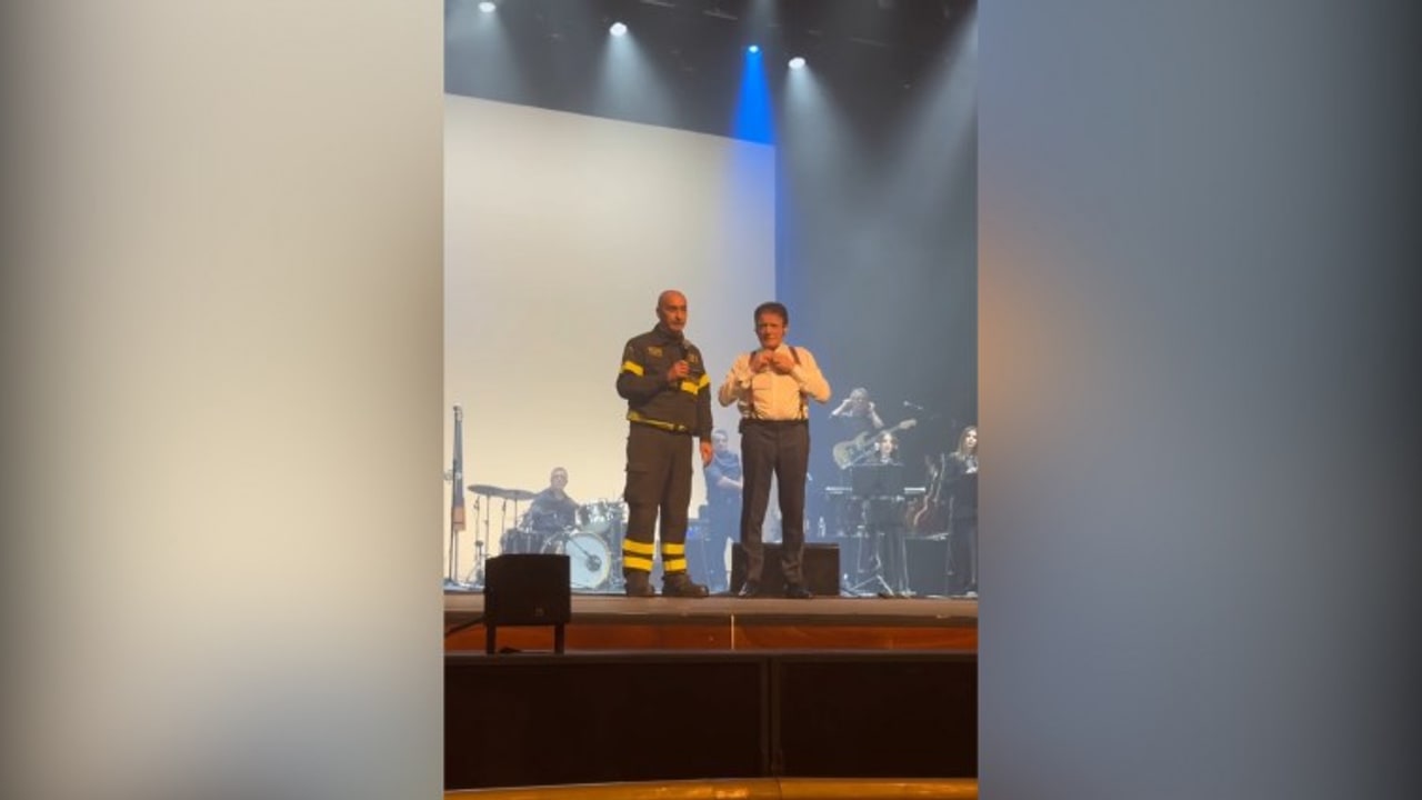 Terremoto, sospeso il concerto di Massimo Ranieri al "Gesualdo": il video di Attilio Fierro