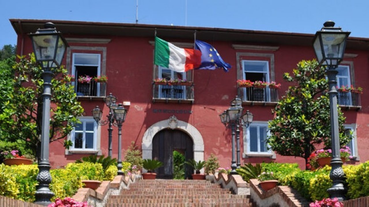 Santo Stefano del Sole, crepe nei muri: chiuso il Municipio