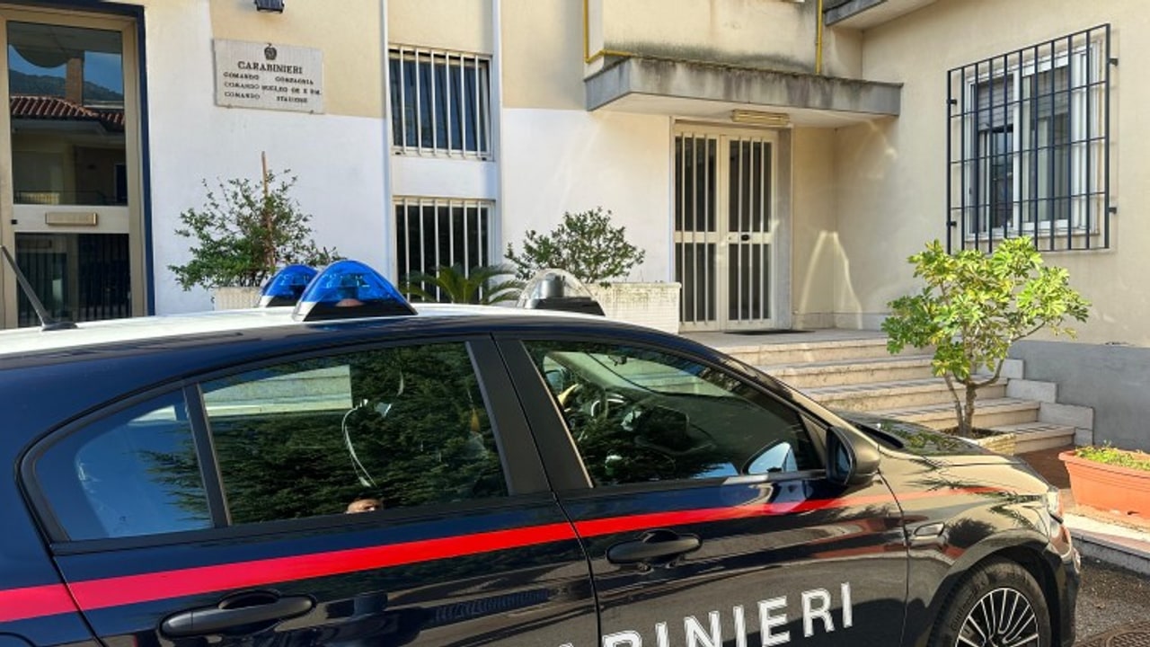 Avella, tenta di nascondere 40 grammi di crack: denunciato 25enne
