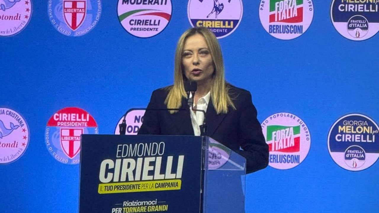 Meloni: "Fico e De Luca meno nobili della commedia napoletana"