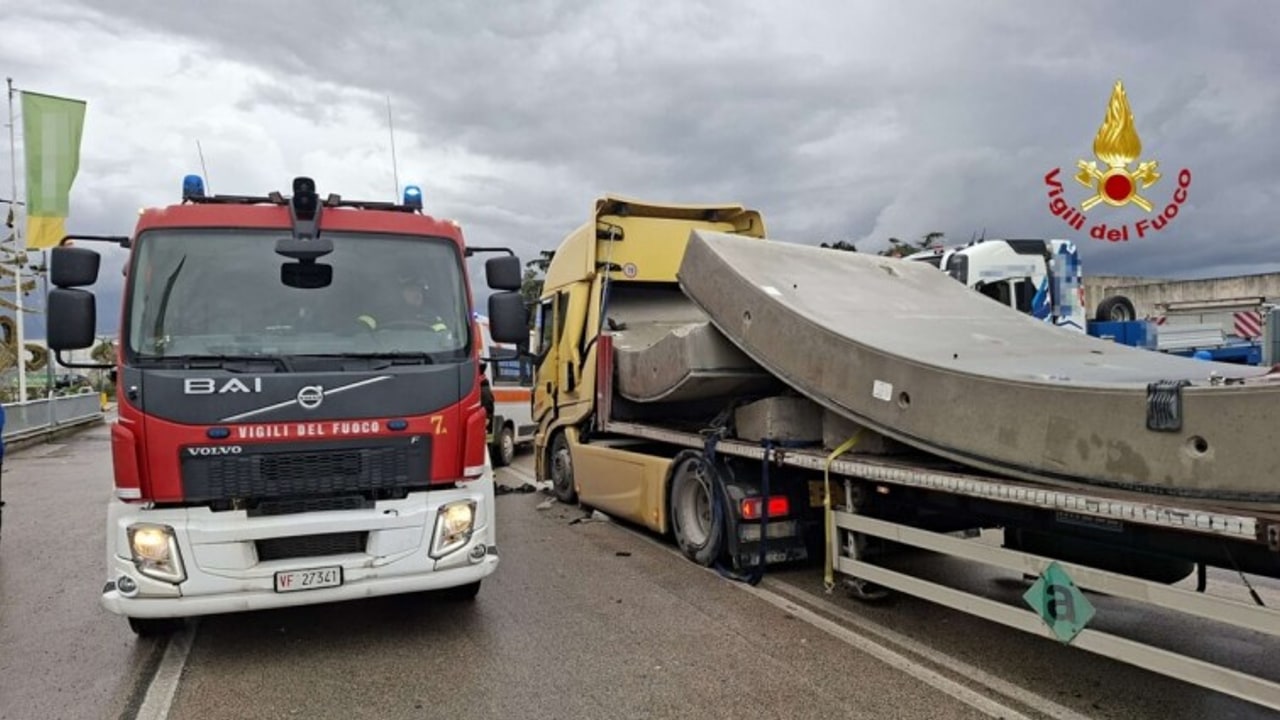 Atripalda, schiacciato dal carico che trasportava: muore camionista a Marcianise