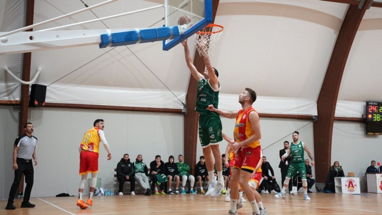 Scandone Avellino corsara a Sant'Antonio Abate per 54-74