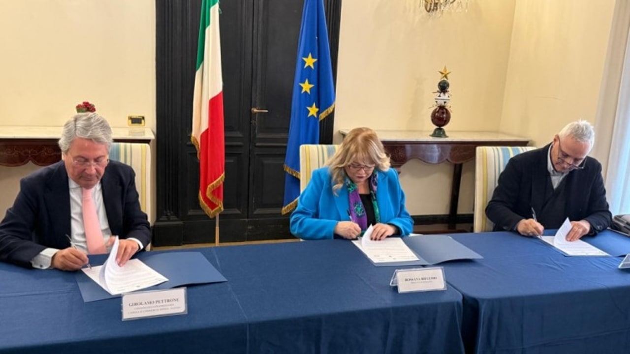 Avellino unisce le forze contro usura ed estorsione: firmato il protocollo in Prefettura