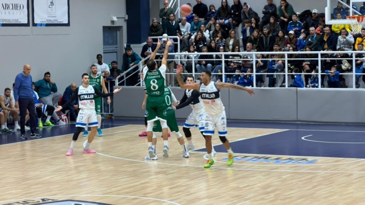 Scandone Avellino, sconfitta che fa male: nella bagarre Benevento rimonta e vince