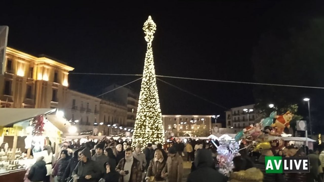 Avellino, si accendono le luci del Natale