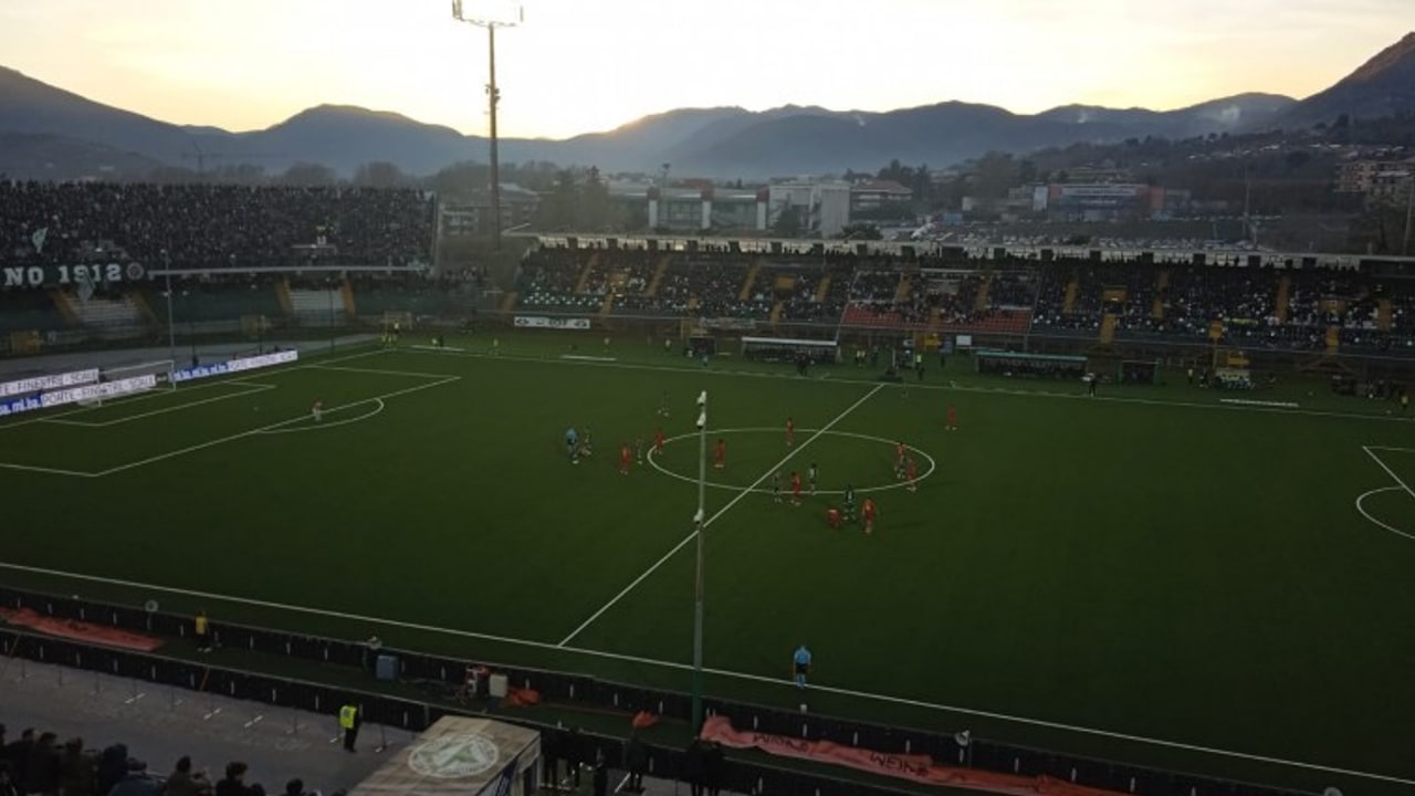 Avellino, pareggio sofferto e prezioso: nel recupero interviene il Var, Bonacina annulla un gol al Venezia