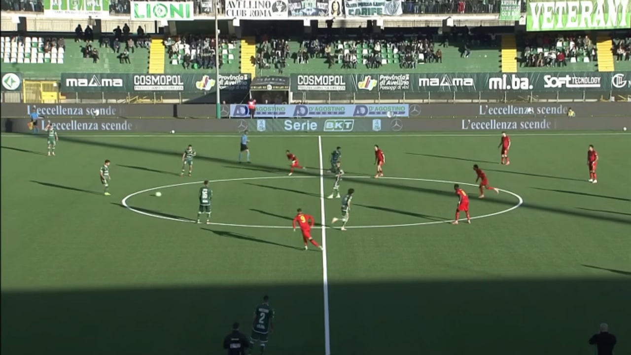 Avellino, presunti cori discriminatori contro Yeboah: il giudice sportivo chiede relazione aggiuntiva