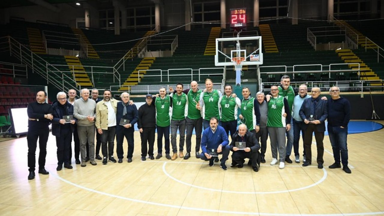 Scandone Avellino, omaggio agli eroi della promozione del 2000