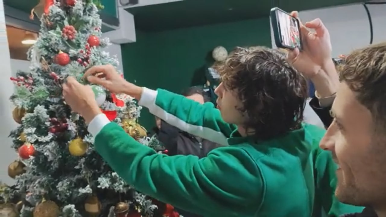 I Biancoverdi InsuperAbili abbracciano i lupi e chiedono i tre punti sotto l'albero di Natale
