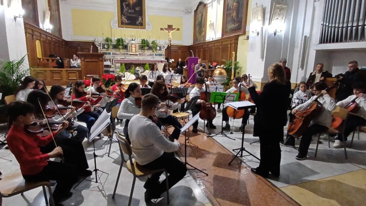 Concerto di Natale, gli allievi dell'IC Aurigemma regalano emozioni