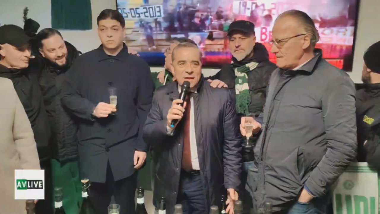 Inaugurato il club Green Wolves Solofra, cori e fuochi d'artificio per l'Avellino