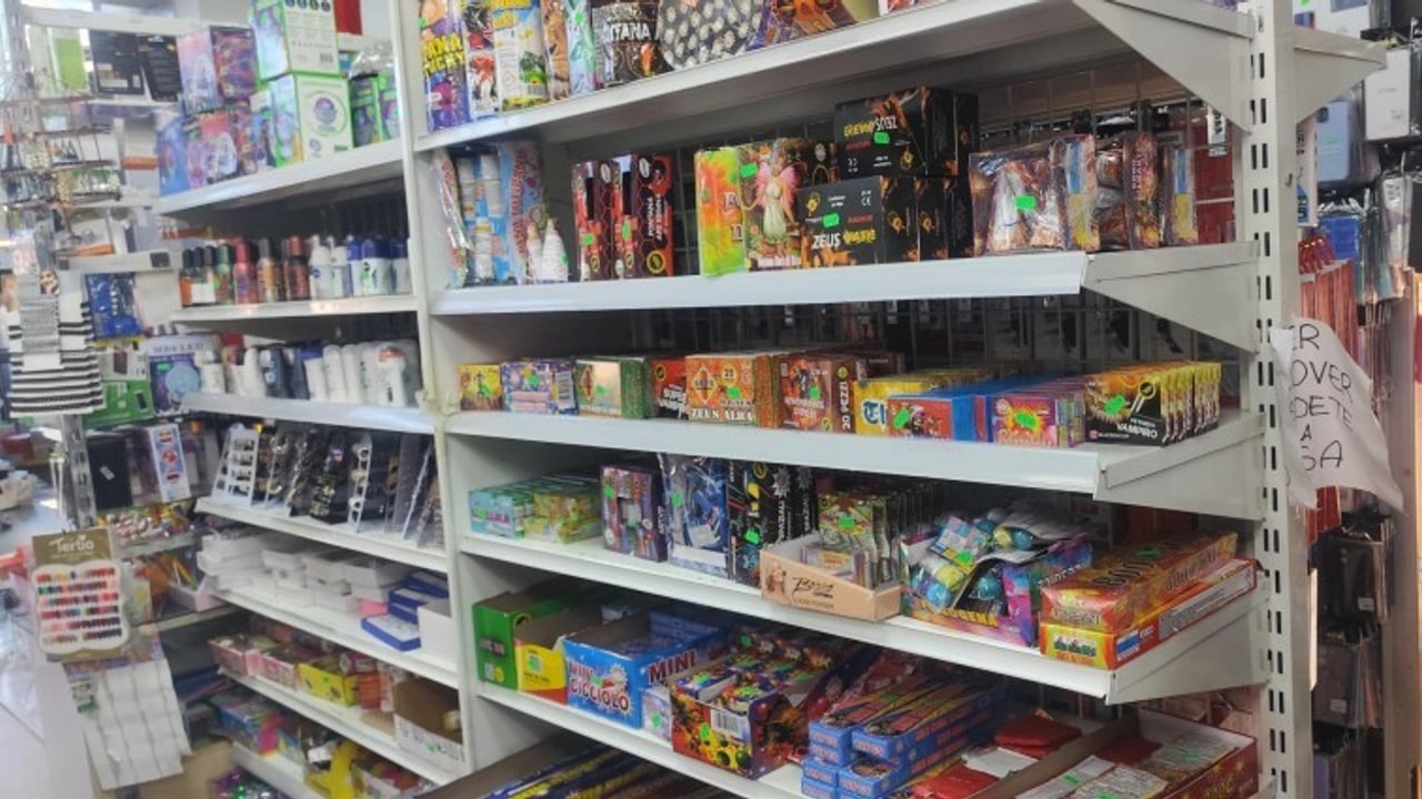 Guardia di Finanza Avellino, sequestrati oltre 15mila fuochi d'artificio illegali: due denunce