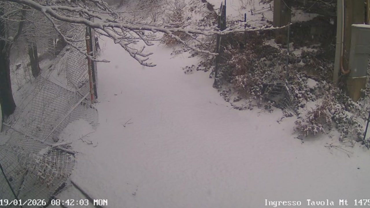 Nevica sul Monte Partenio: le immagini dell'Osservatorio Meteorologico di Montevergine