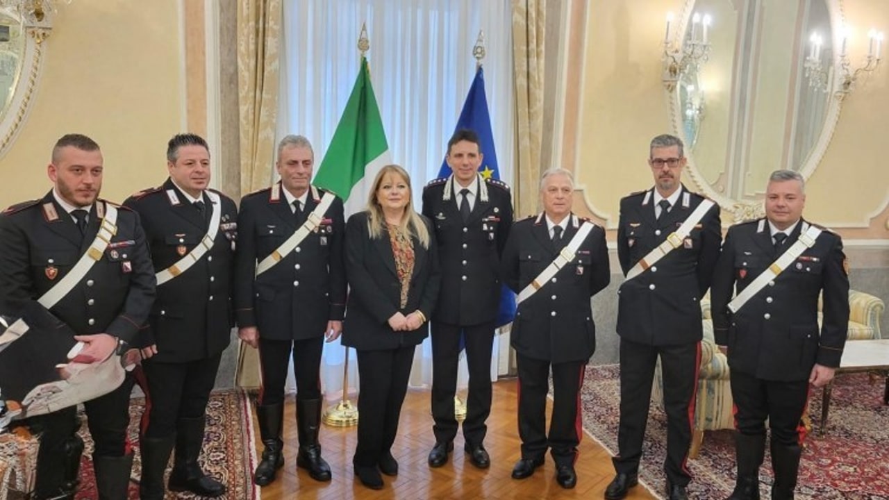 Hanno salvato neonato in crisi respiratoria: sei Carabinieri premiati dal Prefetto