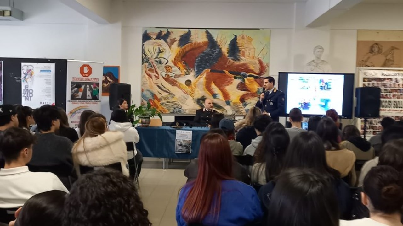Avellino, sicurezza stradale al Liceo “De Luca”: testimonianze e impegno civile per educare in nuove generazioni
