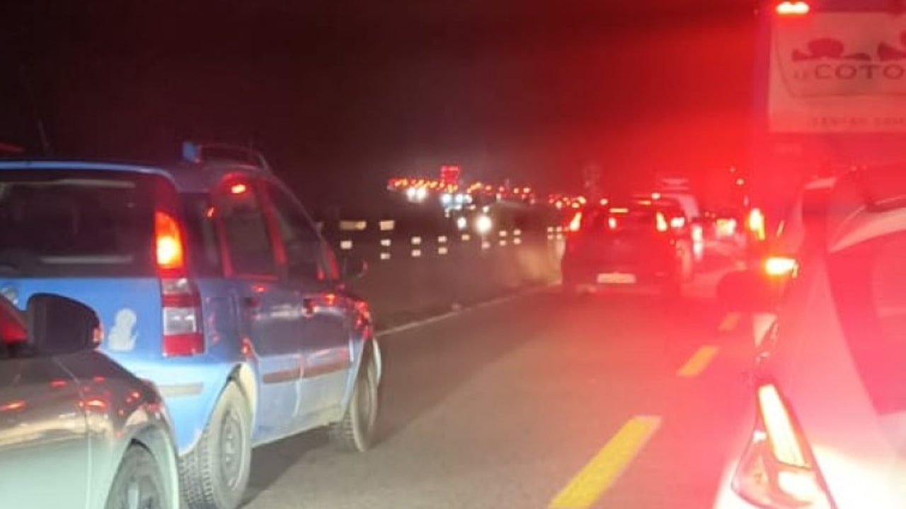 Incidente sotto la galleria Monte Pergola: circolazione in tilt