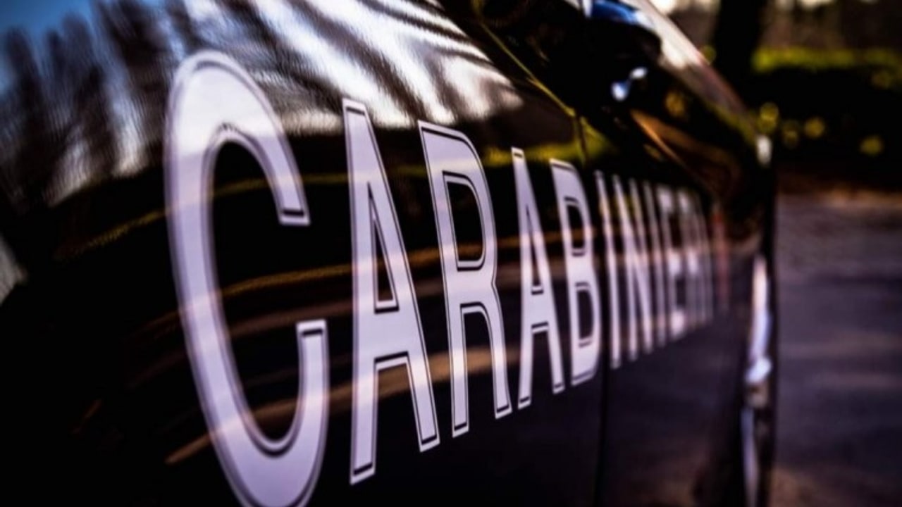 Ariano Irpino, Carabiniere si finge corriere e ferma marito violento