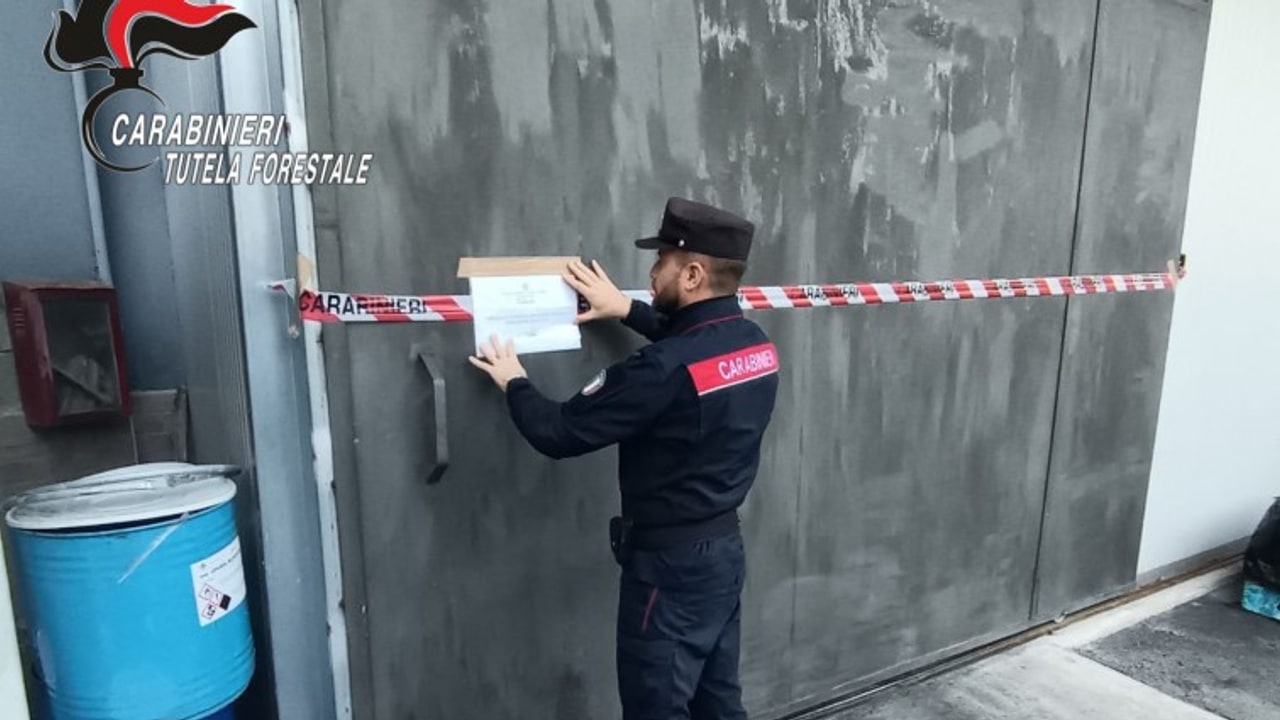 Solofra, inquinamento del fiume Sarno: denunciato un imprenditore, sequestrata una conceria
