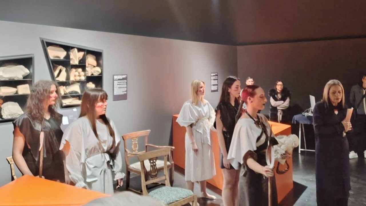 “Multiforme. L’evoluzione del potere femminile”, la performance artistica di Francesca De Pompa al Museo Civico di Solofra