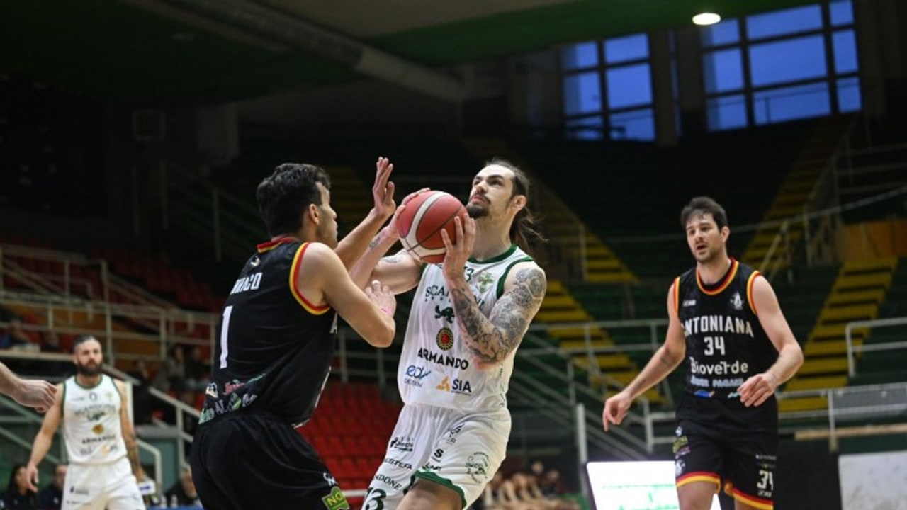 Scandone Avellino, sesta vittoria di fila: Antoniana al tappeto per 78-63
