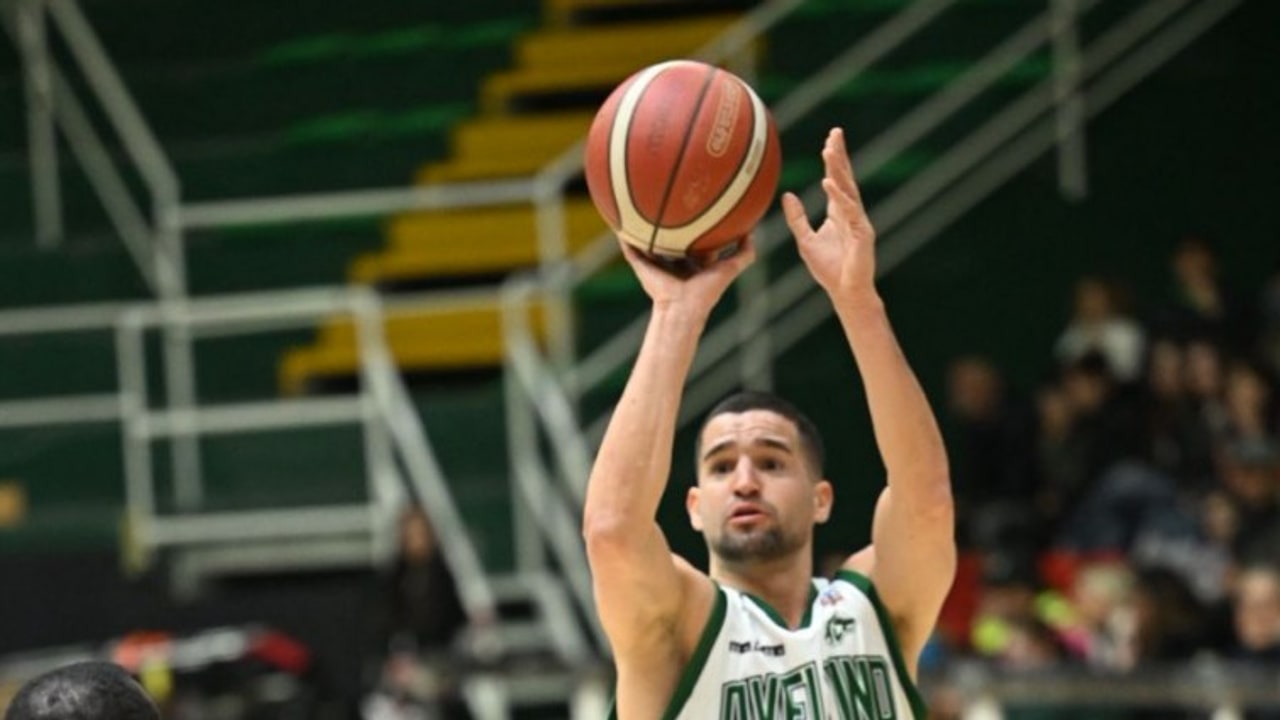 Battaglia al PalaDelMauro, l'Unicusano Avellino Basket piega Cento dopo due supplementari