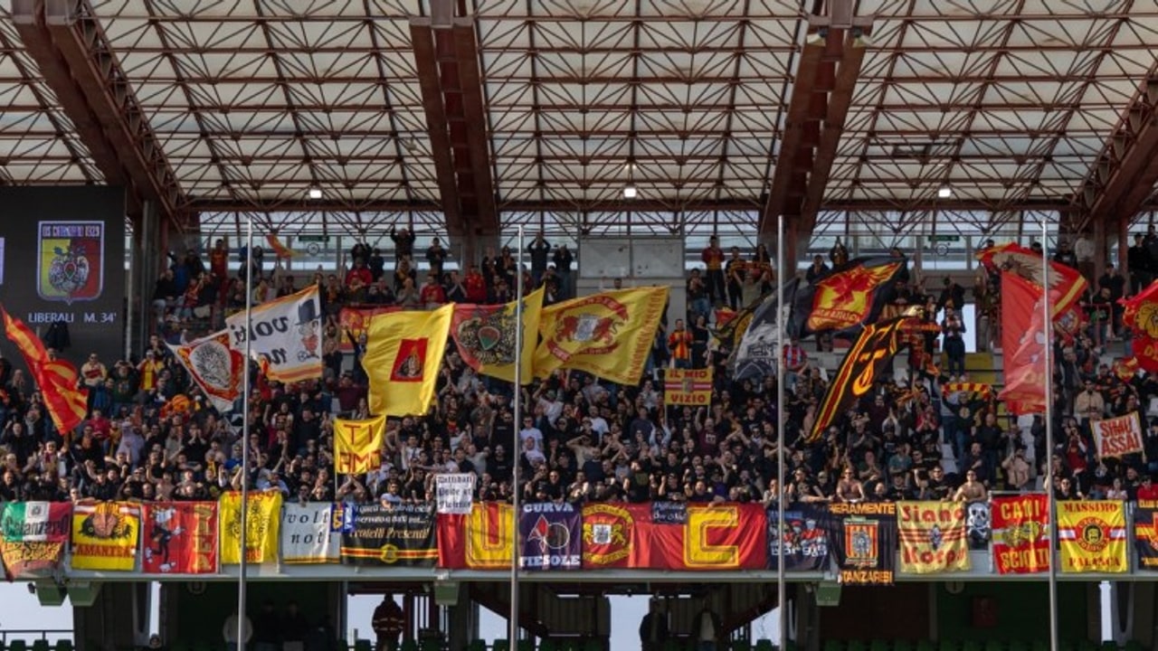 Avellino-Catanzaro, trasferta vietata ai tifosi calabresi dopo gli scontri di Cesena