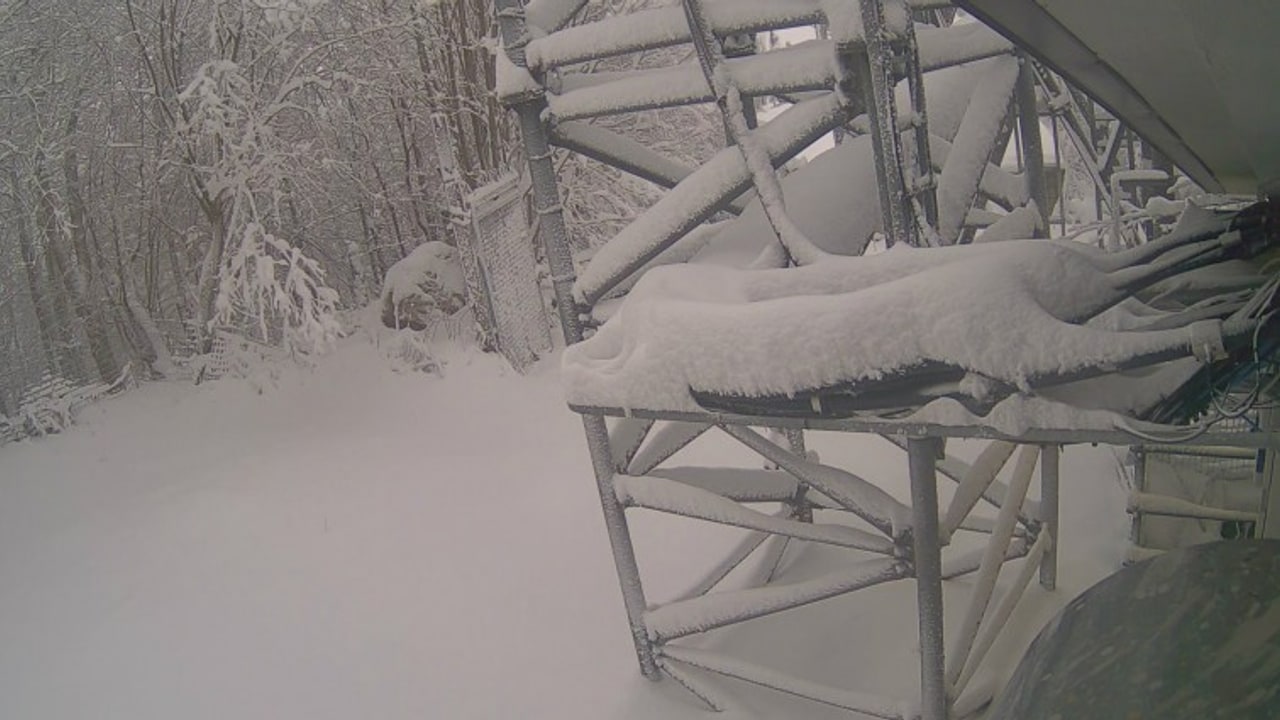 Montevergine, risveglio con 24 centimetri di neve: chiusa la Funicolare