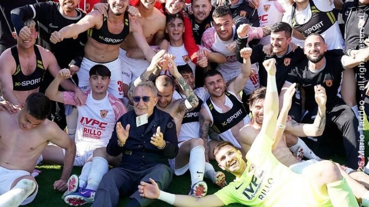 Il Benevento torna in serie B: decisiva la vittoria nel derby dell'Arechi