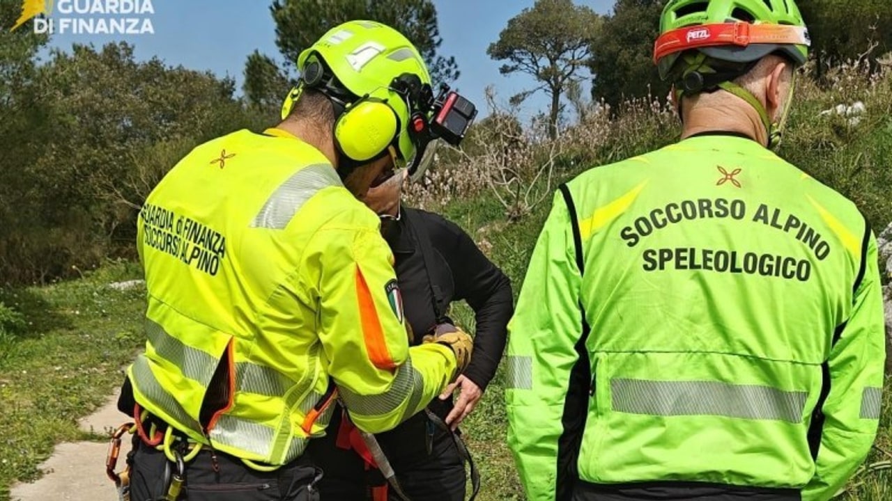 Capri, turista spagnola soccorsa dal Soccorso Alpino della Guardia di Finanza di Sant'Angelo dei Lombardi