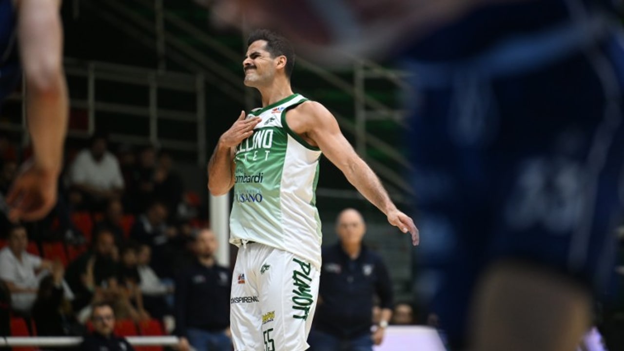 L'Unicusano Avellino Basket rimonta e batte la Fortitudo Bologna: giovedì gara 4