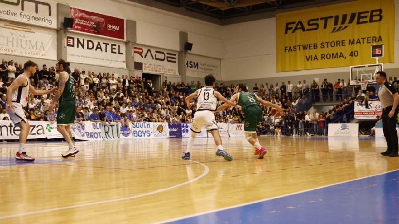 Semifinale playoff, la Scandone Avellino sbanca Matera e si prende gara 1