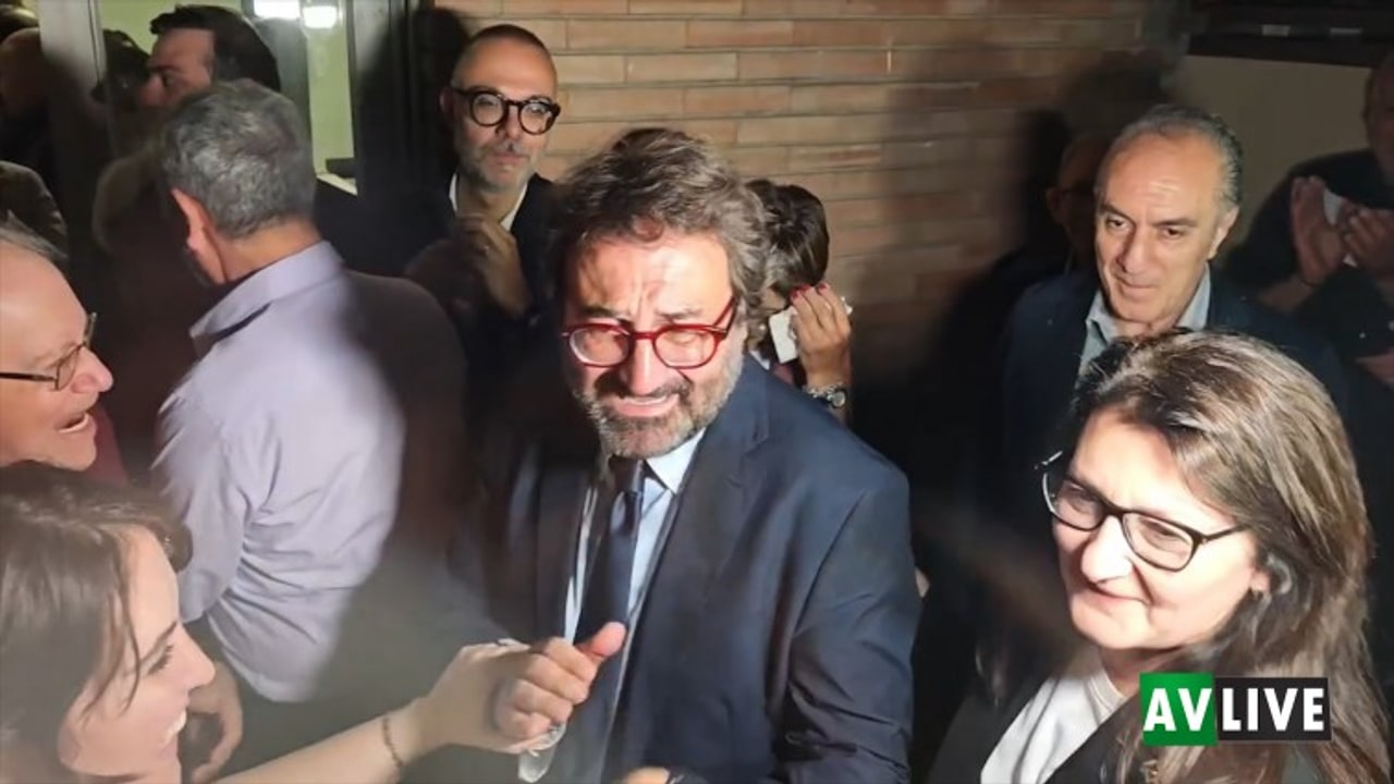 Nello Pizza è il nuovo sindaco di Avellino: la festa nella sede del Pd