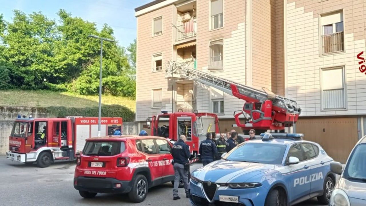 Avellino, fiamme in un appartamento: 80enne ustionata, trasportata d'urgenza a Napoli