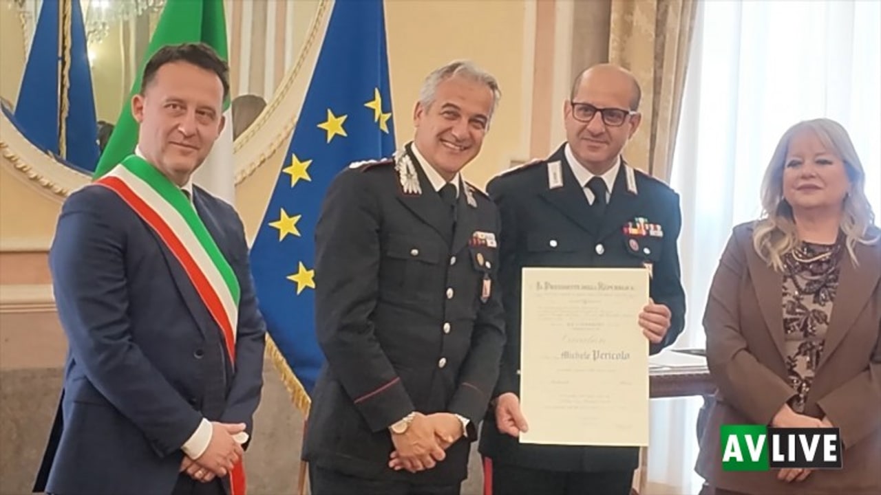 Avellino, ventidue cittadini insigniti dell'onorificenza OMRI: la cerimonia di consegna in Prefettura