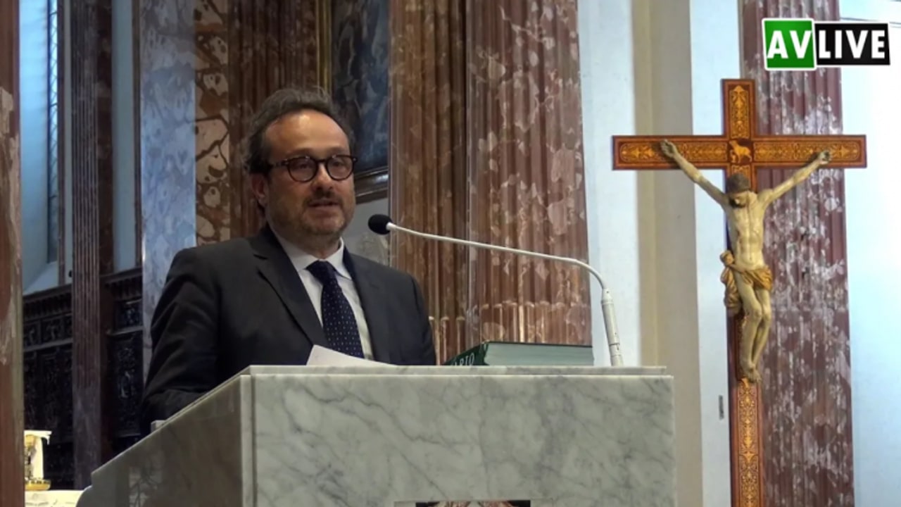 Funerali Gargani, il saluto del figlio Alessandro: "Peppino era l'amico della gente"