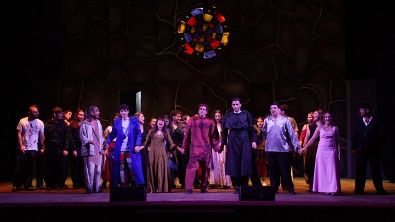 ISISS “De Luca”, standing ovation per il Musical “Notre Dame de Paris”