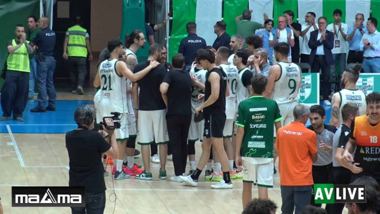 Scandone Avellino ko: a Reggio Calabria si deciderà la promozione in B Nazionale