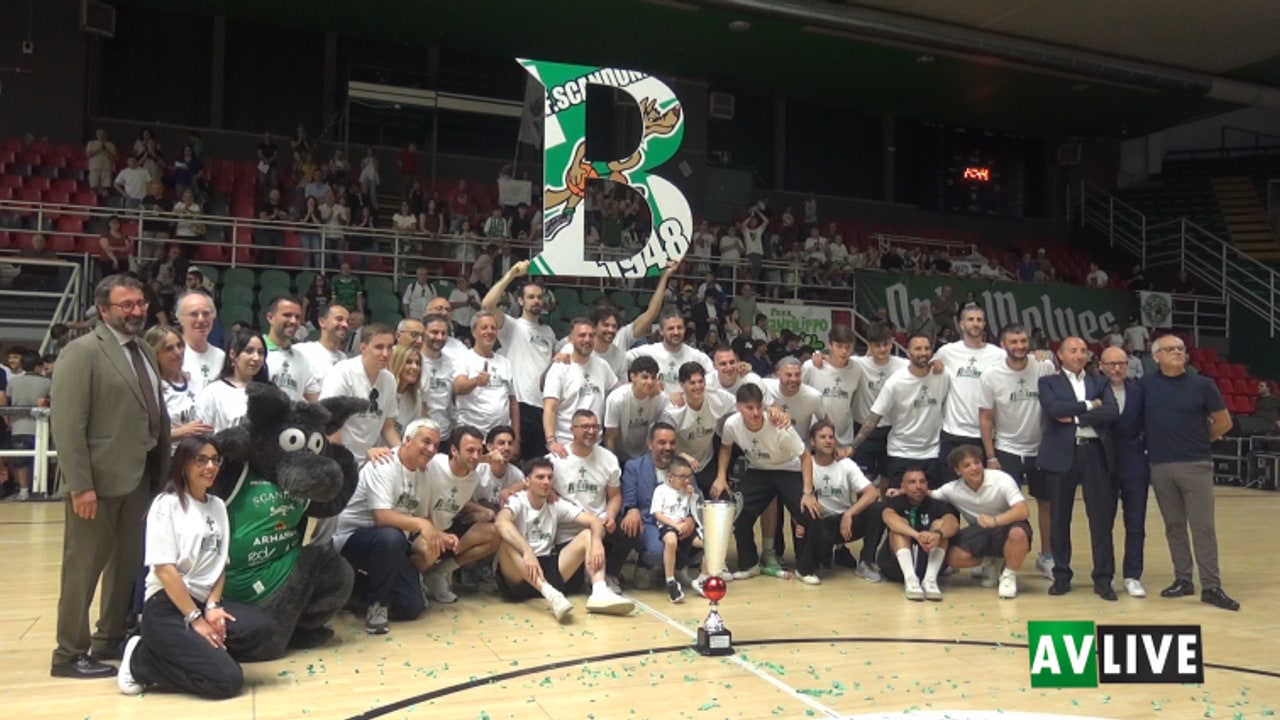Scandone Avellino, la festa con i tifosi per la promozione in Serie B Nazionale