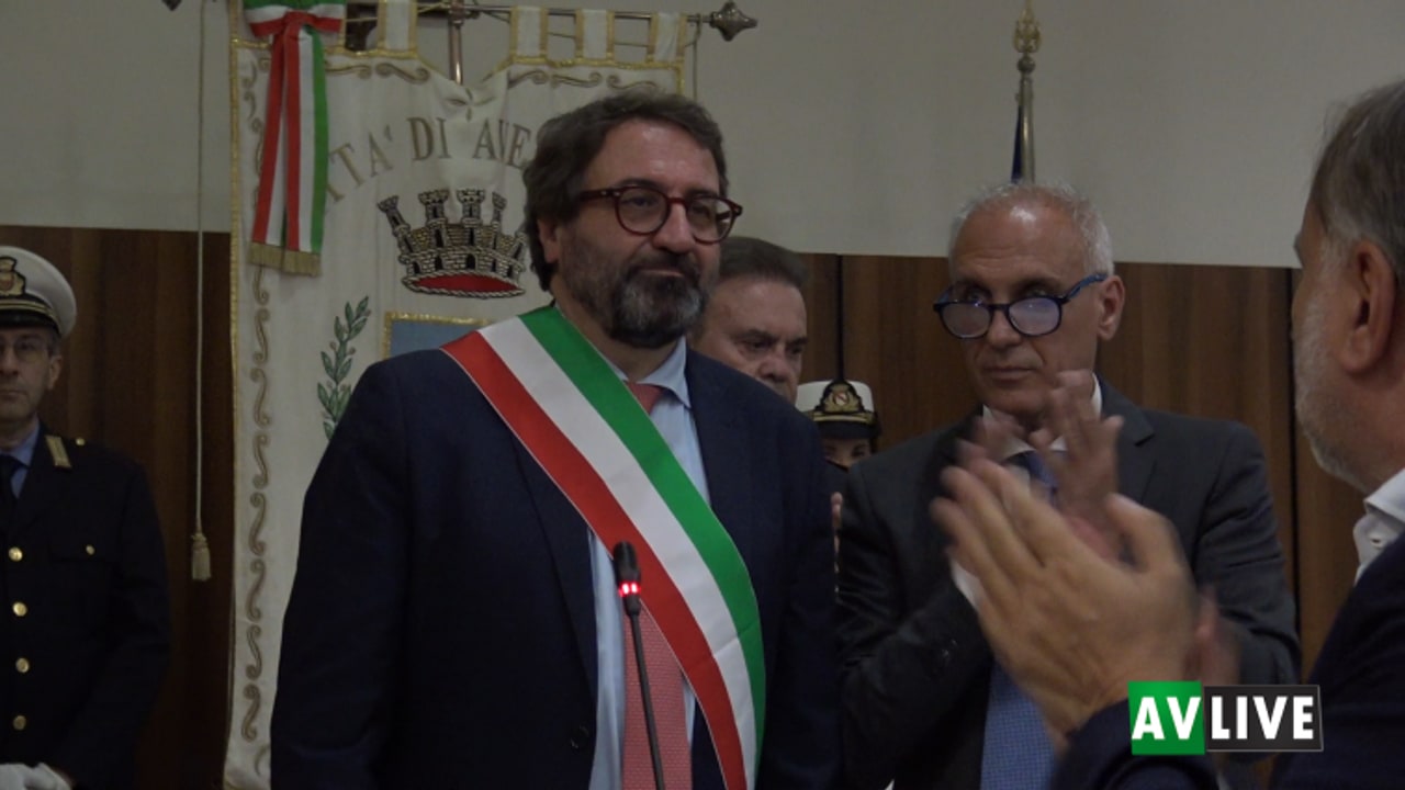 Avellino, Pizza giura da sindaco. Giordano presidente del consiglio comunale, scontro sul vice