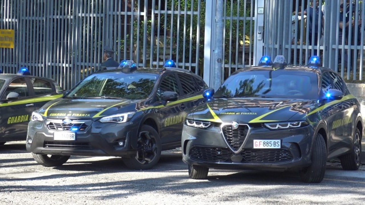 Guardia di Finanza di nuovo a Palazzo Caracciolo