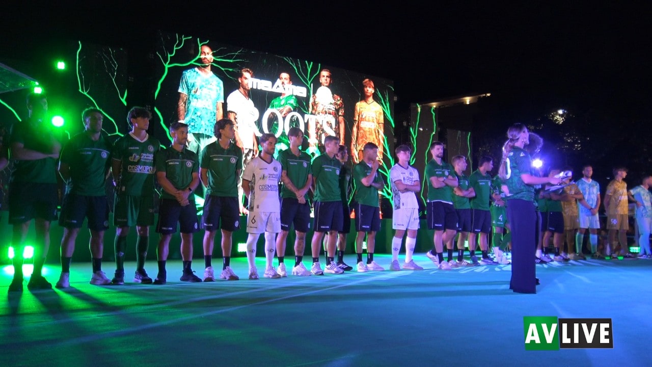 Il nuovo Avellino si presenta, la Curva Sud accende Piazza Libertà